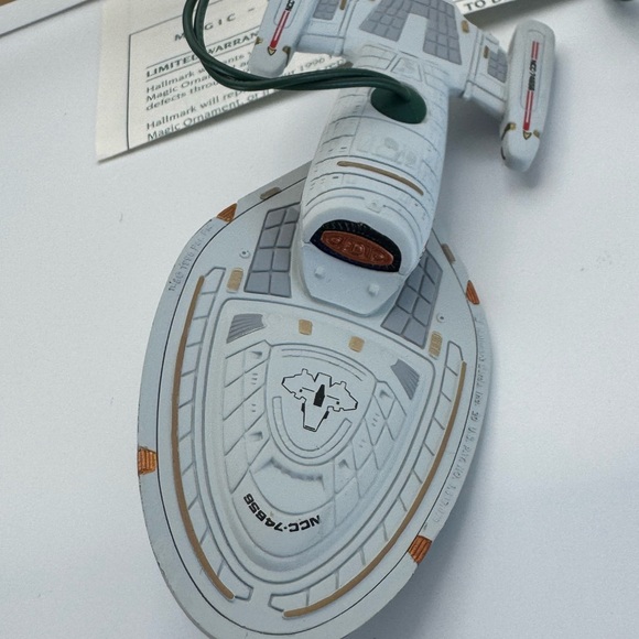 Hallmark Keepsake Ornament 1996 Star Trek U.S.S. Voyager Magic Light Tested/Work - Picture 4 of 8